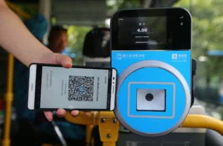公交車上使用微信掃碼支付，掃碼支付前景巨大